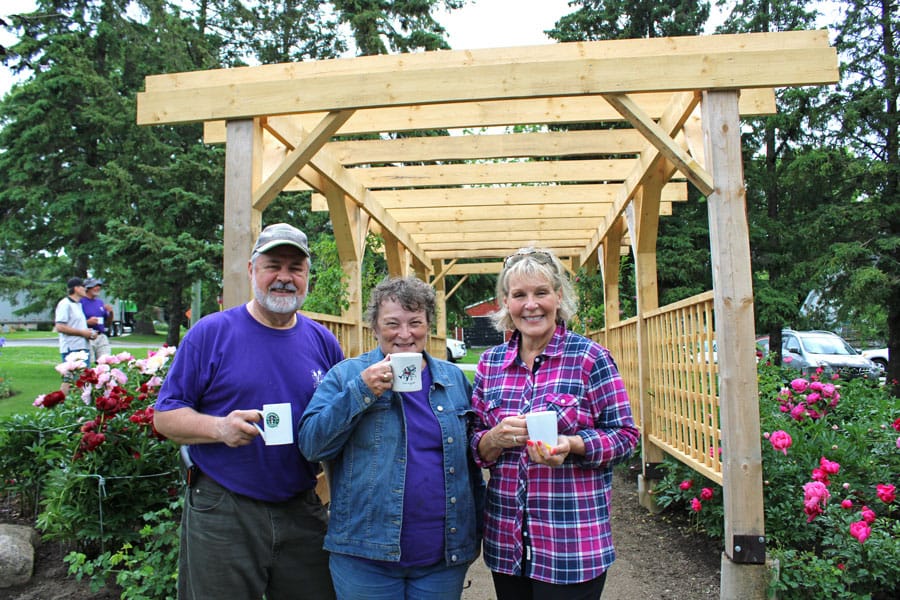 Fergus Horticultural Society hosted coffee in Terry Fox Park
