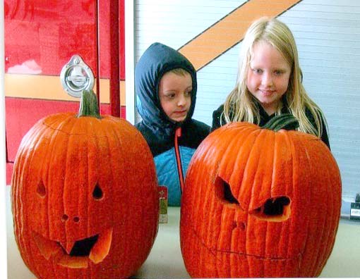 Lions host carving contest