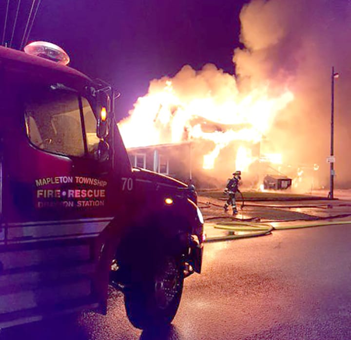 Fire destroys Mapleton restaurant