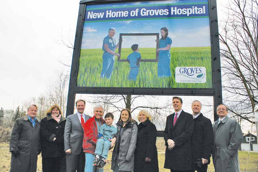 Health minister attends unveiling of sign for new Groves hospital