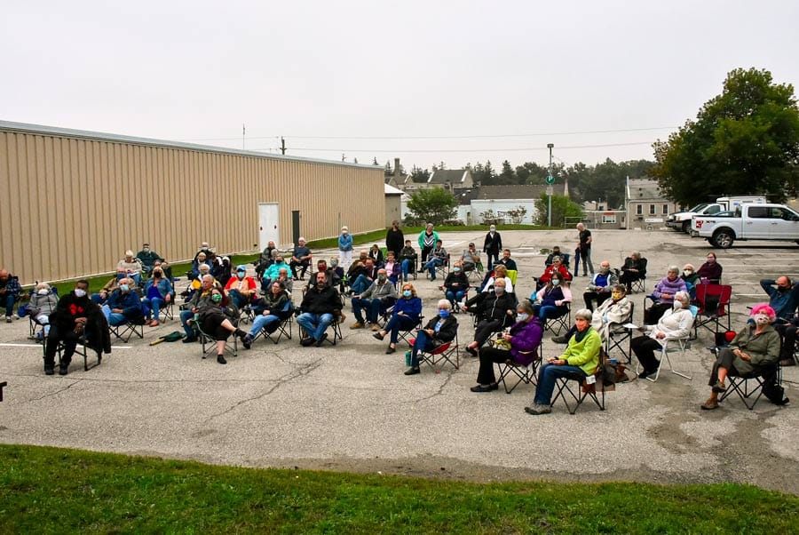 Fergus Curling Club takes annual general meeting outside