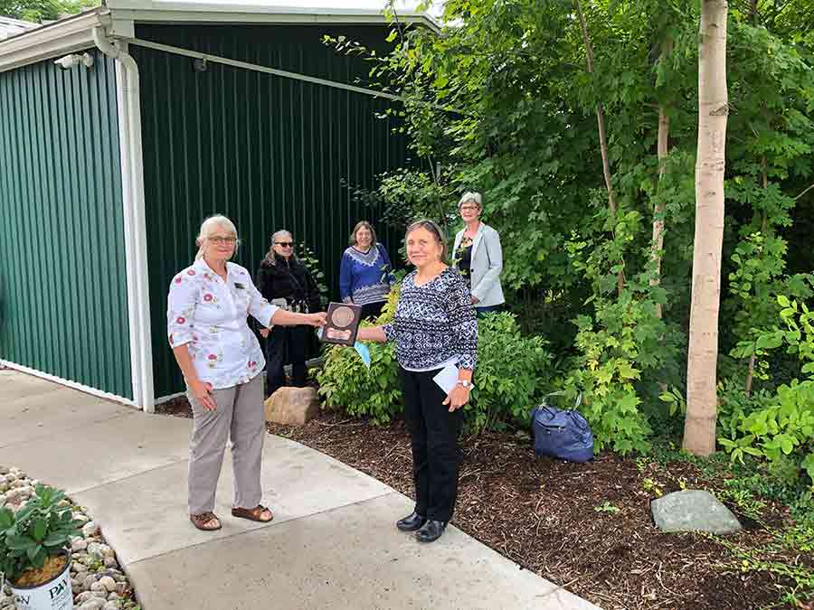 Jane McDonald awarded Ontario Horticultural Association District Service Award