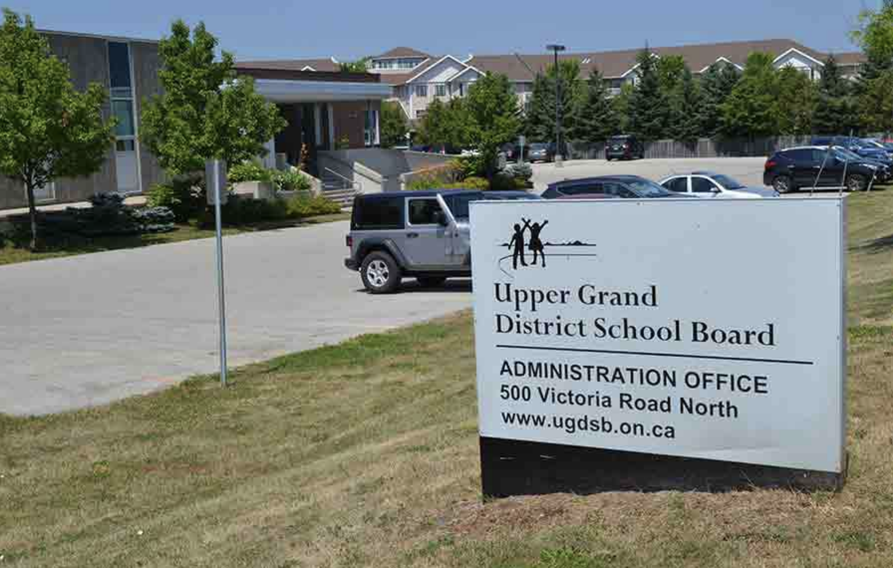 School board approved to accept international students