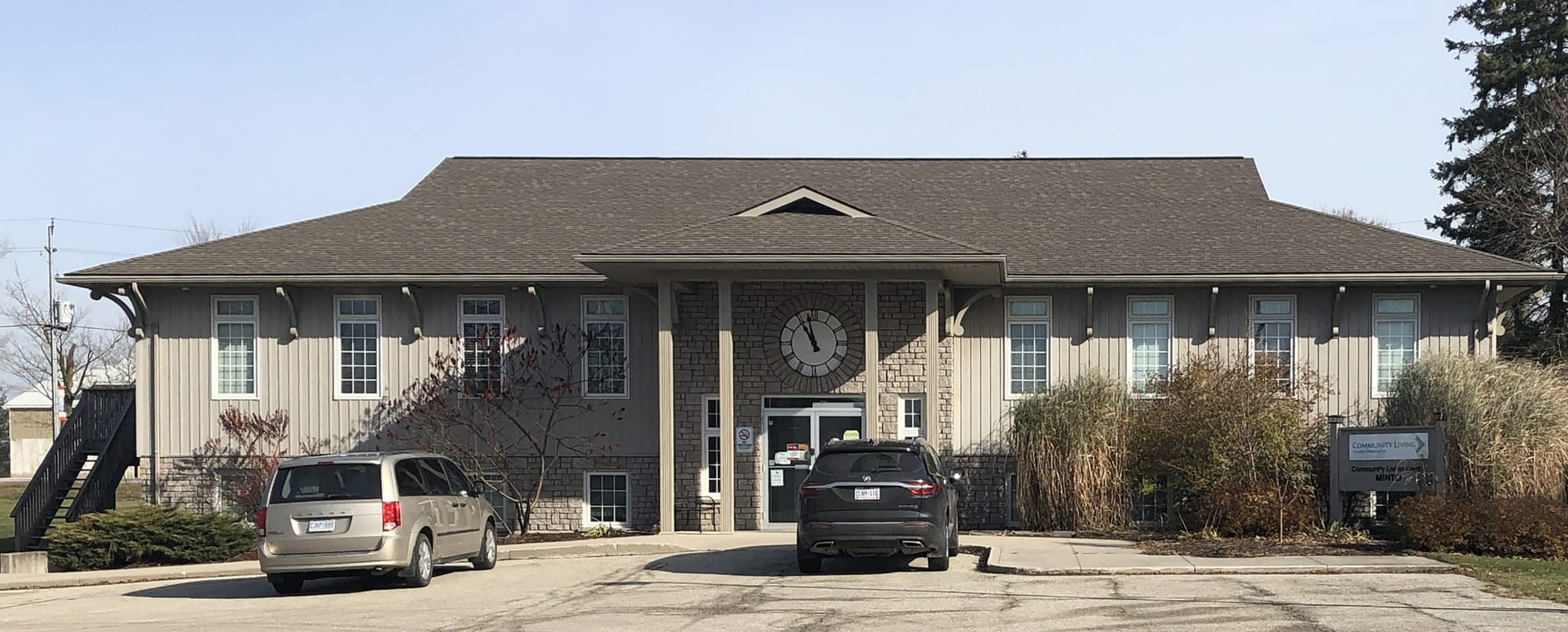 Community Living to temporarily reopen six day programs, centres