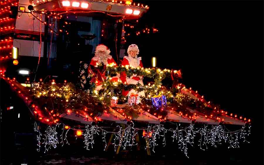 Rockwood Farmers' annual Santa Claus Parade of Lights drew thousands of visitors