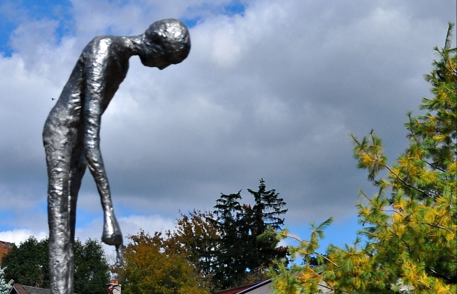 'Tall Man' sculpture now belongs to Centre Wellington