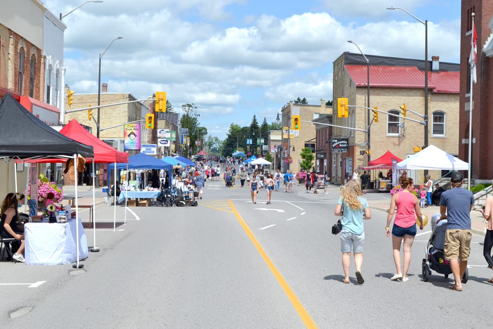 Sidewalk Saturday draws crowd to Mount Forest