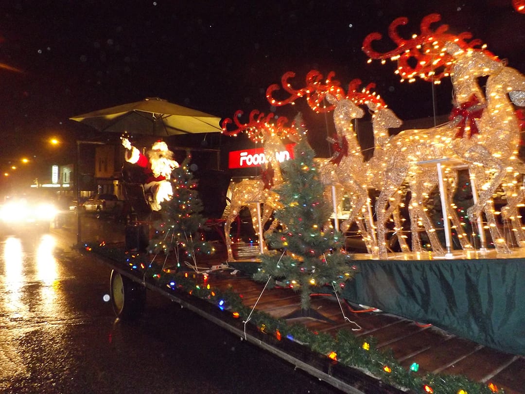 Old Fashioned Christmas Arthur parade theme