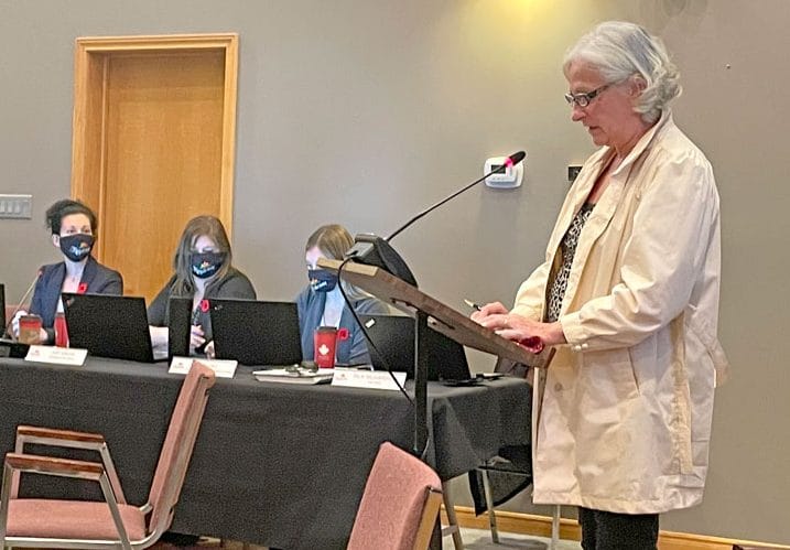 Mapleton council hears request to end proof-of-vaccination requirement for facilities