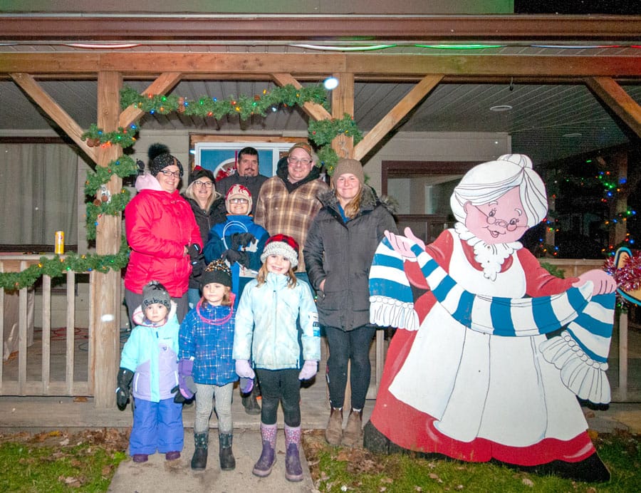 Santa makes parade stop in Drayton