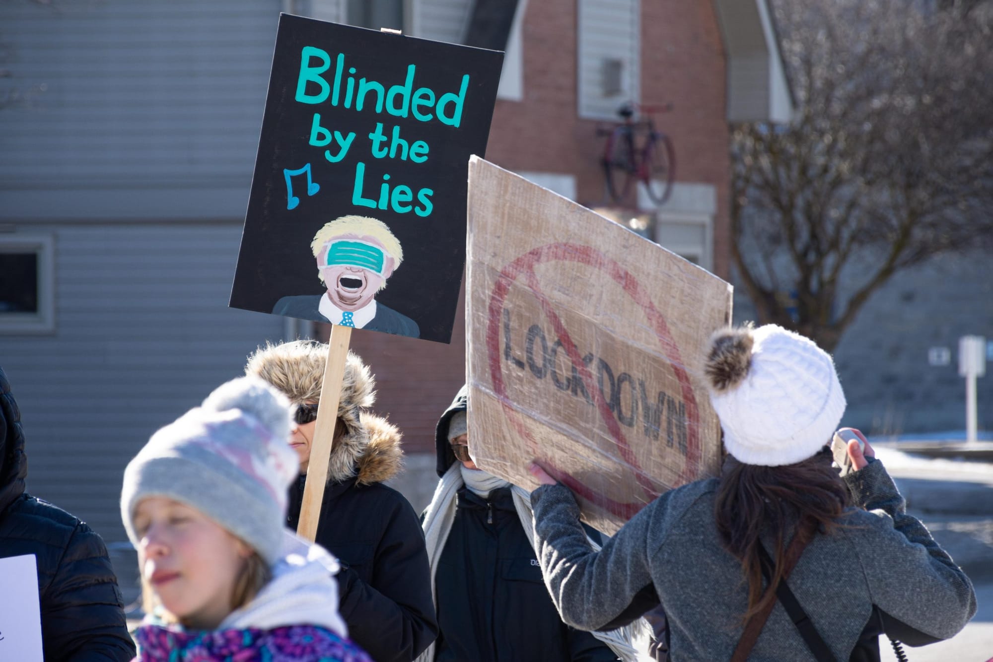 Anti-lockdown group makes noise in Fergus