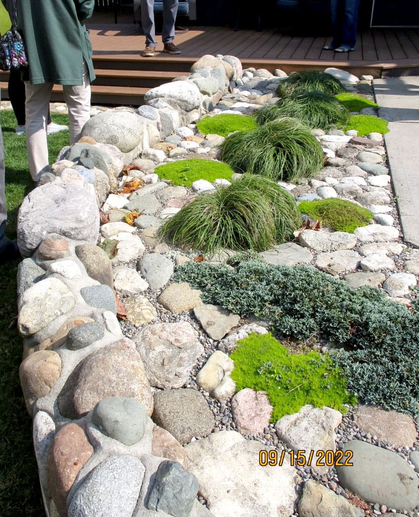 Carry-On Women’s Institute tours local garden contest winners