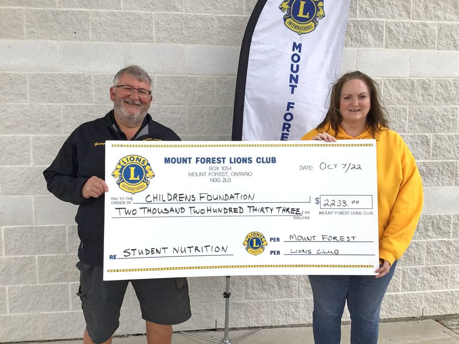 Mount Forest Lions make donation to Food and Friends program