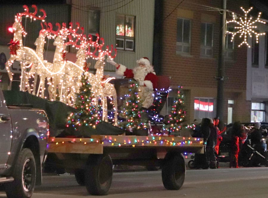 A Tropical Christmas warmed up Arthur's Christmas parade