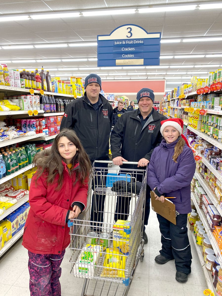 Maryborough students take part in 'Shop with a Cop and Firefighter' event