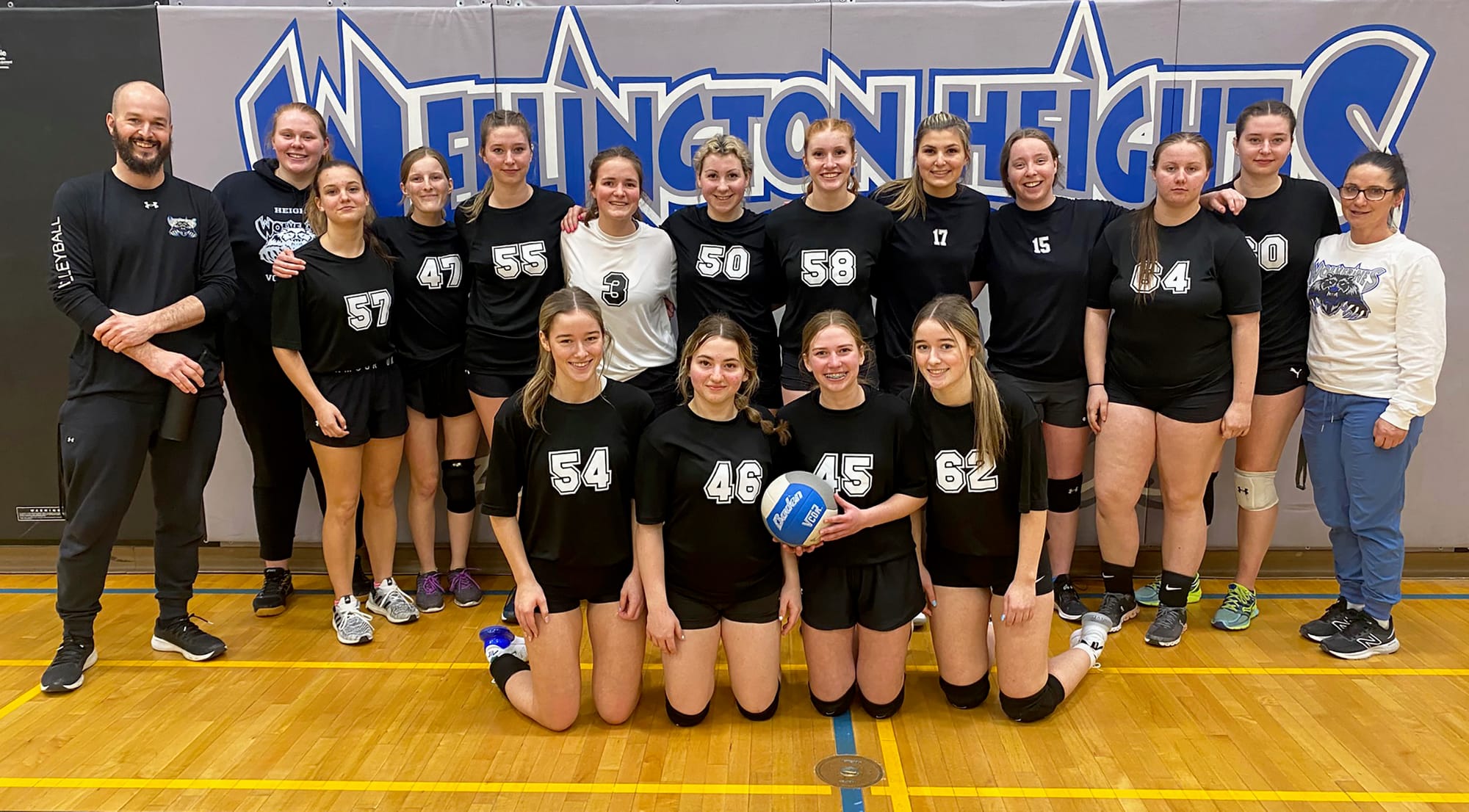 WHSS senior girls win District 4 volleyball championship