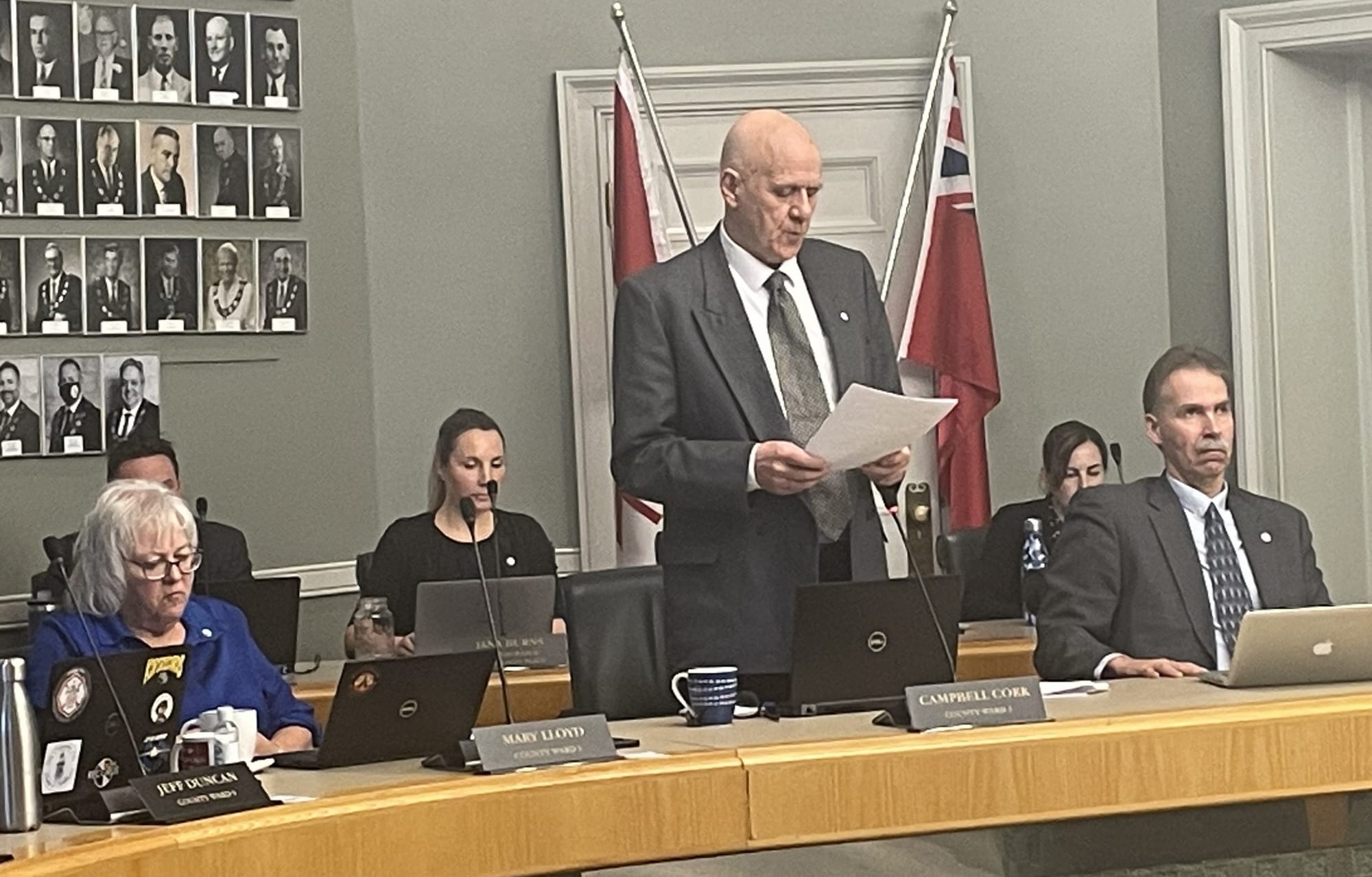 Motion to discuss moving county administration centre defeated