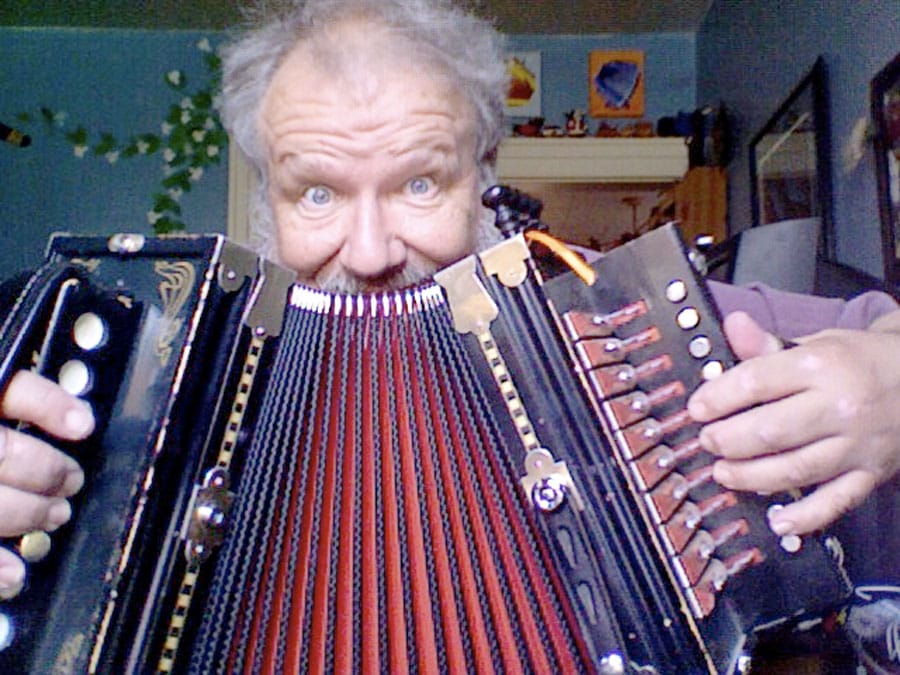 Ian Bell to play Basement Café at Harriston library on April 21