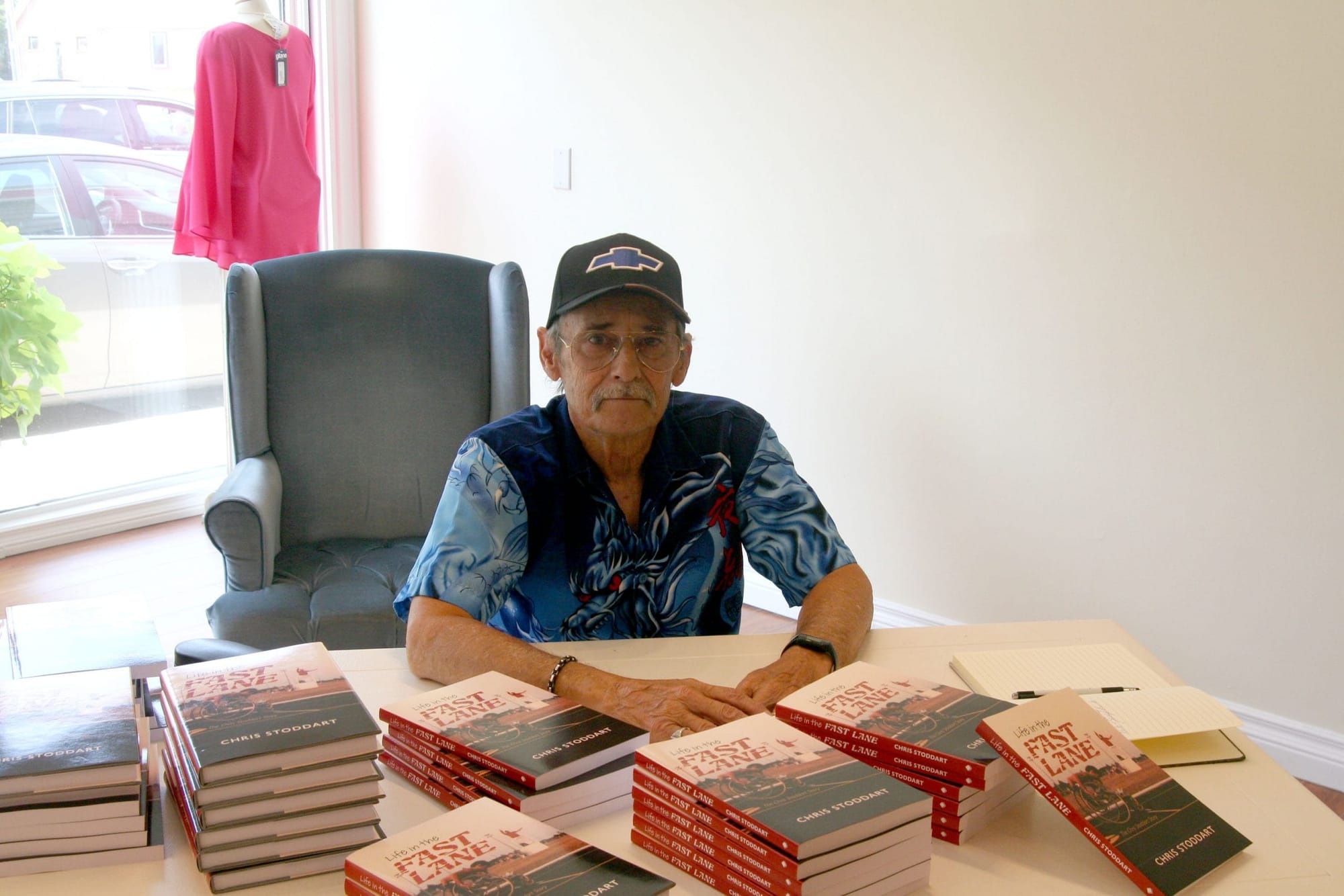 'Life in the Fast Lane' author signs books in Arthur