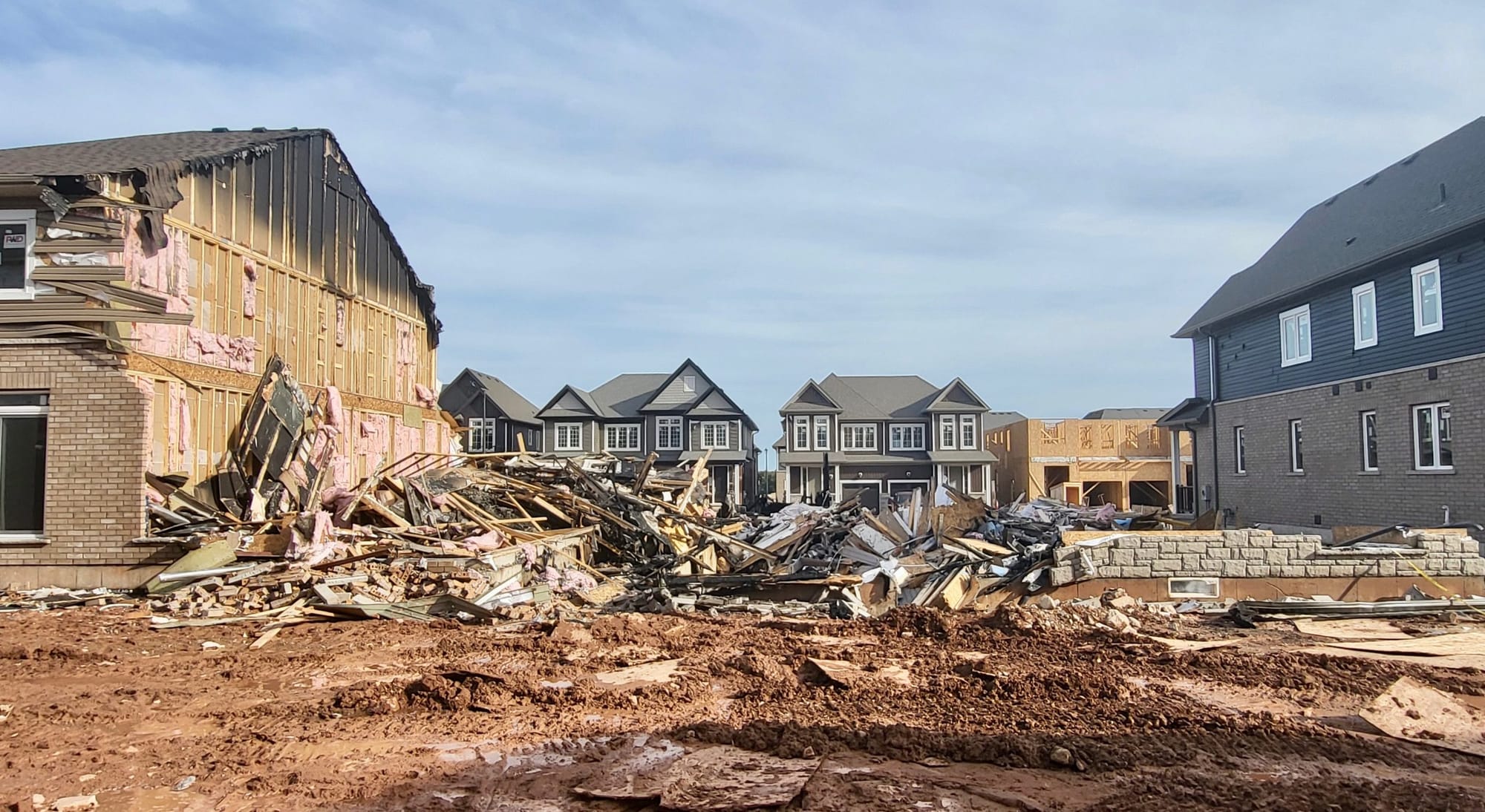 Police looking to find two vehicles linked to fire that destroyed Erin homes