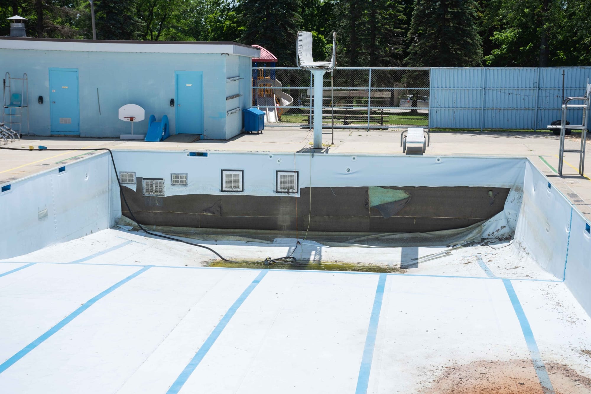 Township awards contract to demolish Mount Forest pool