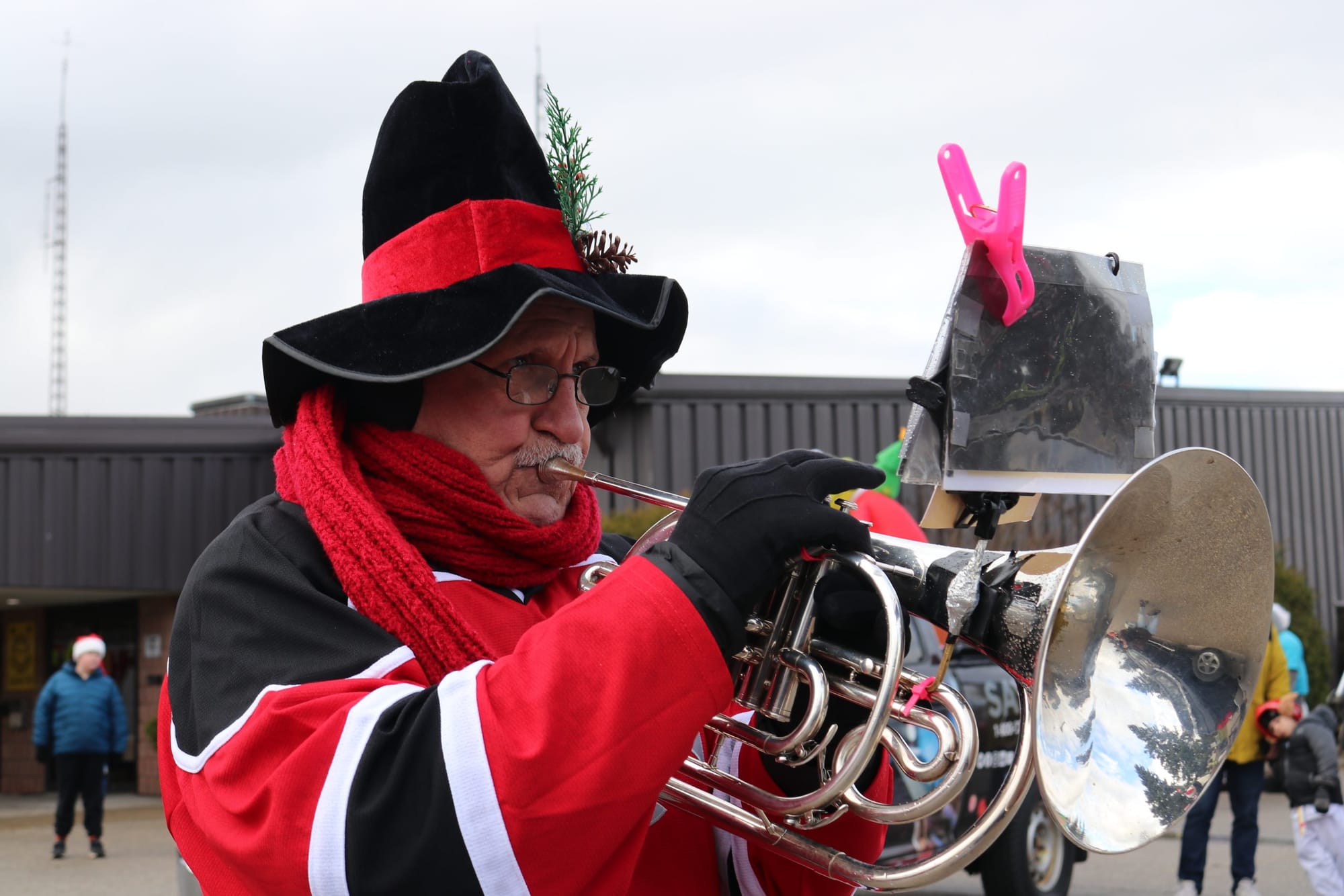 Puslinch Santa Claus parade brought rain and shine