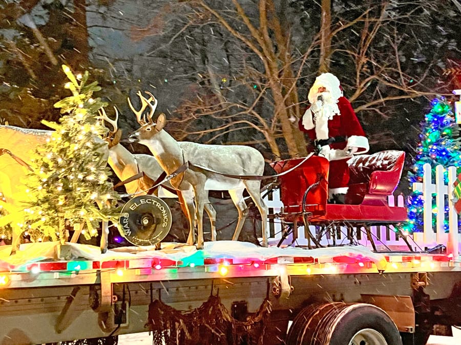 Mount Forest Lions bring Santa to town