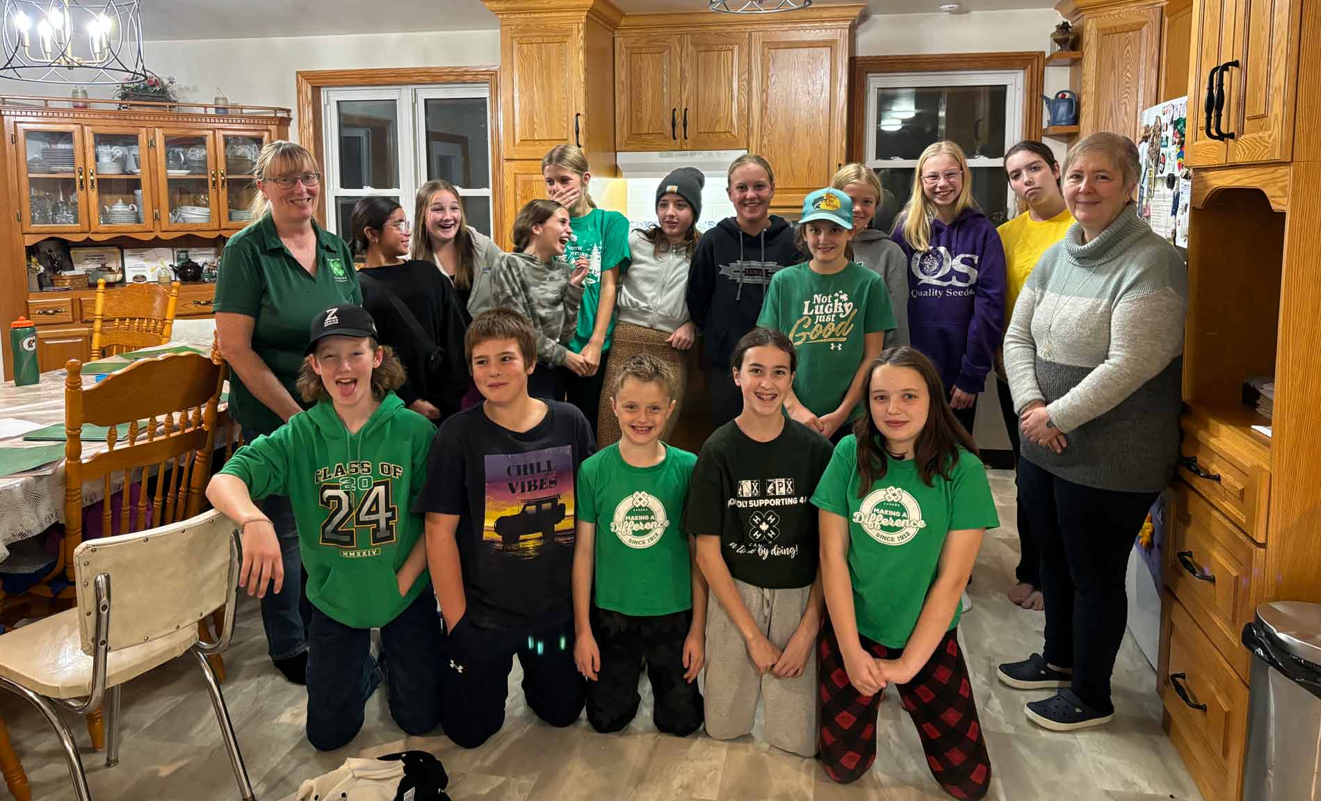 Mapleton 4-H Club participates in "show your 4-H colour" day
