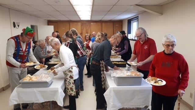 Anderson family tackles Christmas isolation with annual community dinner