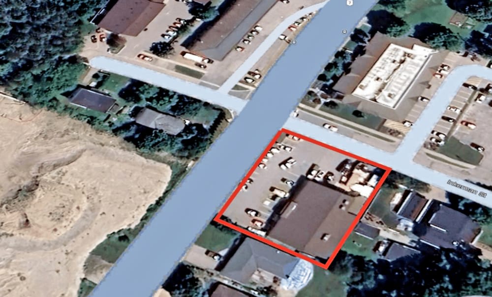 Rockwood Foodland allowed to continue use of outdoor storage