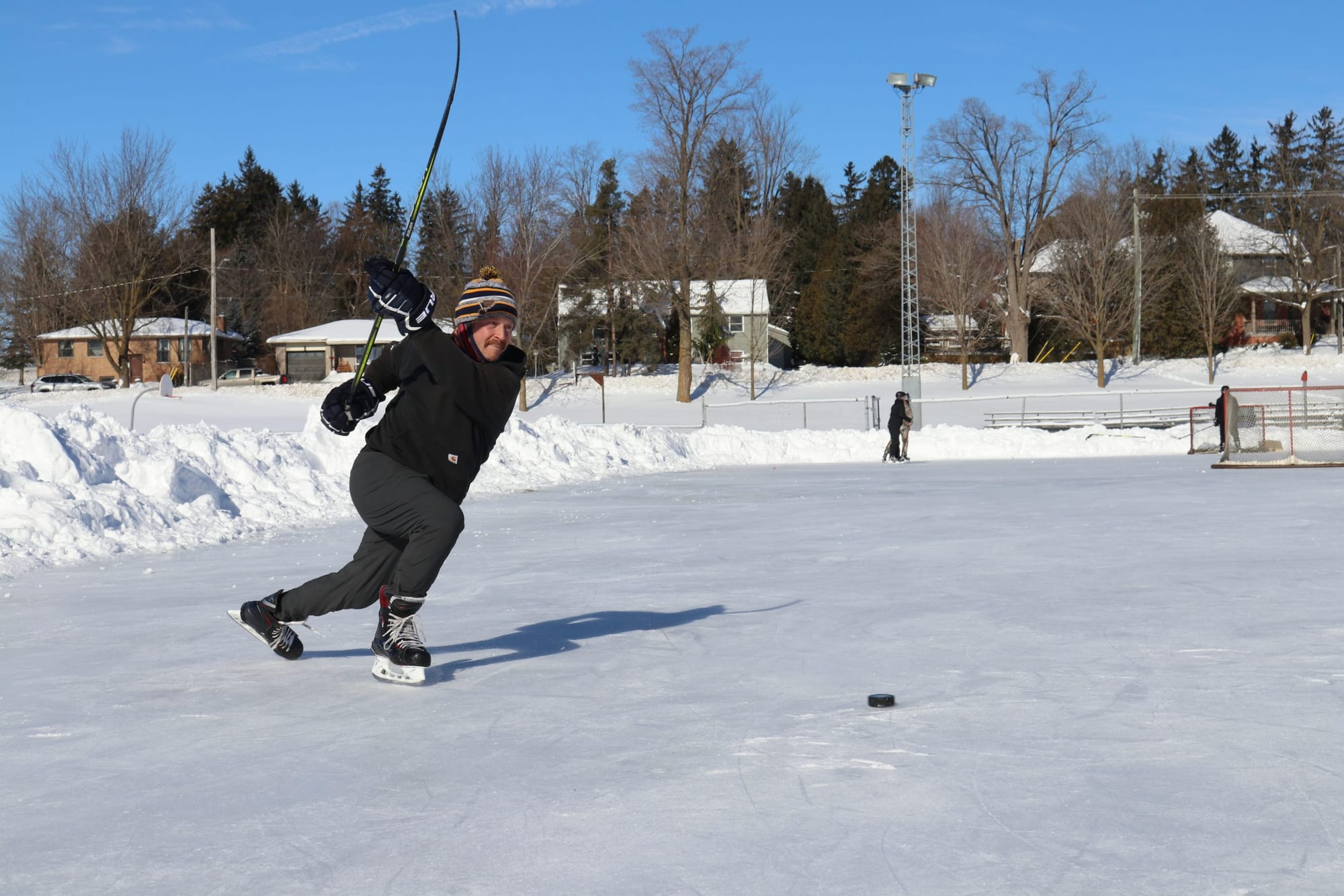 Elora outdoor rink a hit for hockey fans