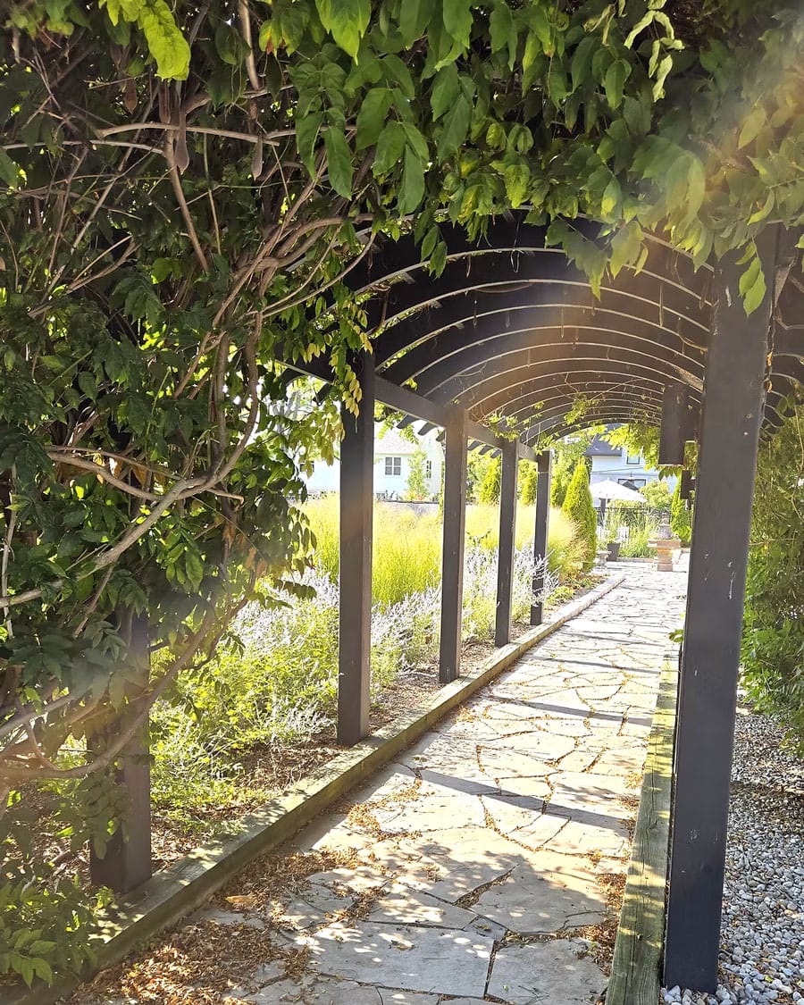 Visit Niagara-on-the-Lake garden tour