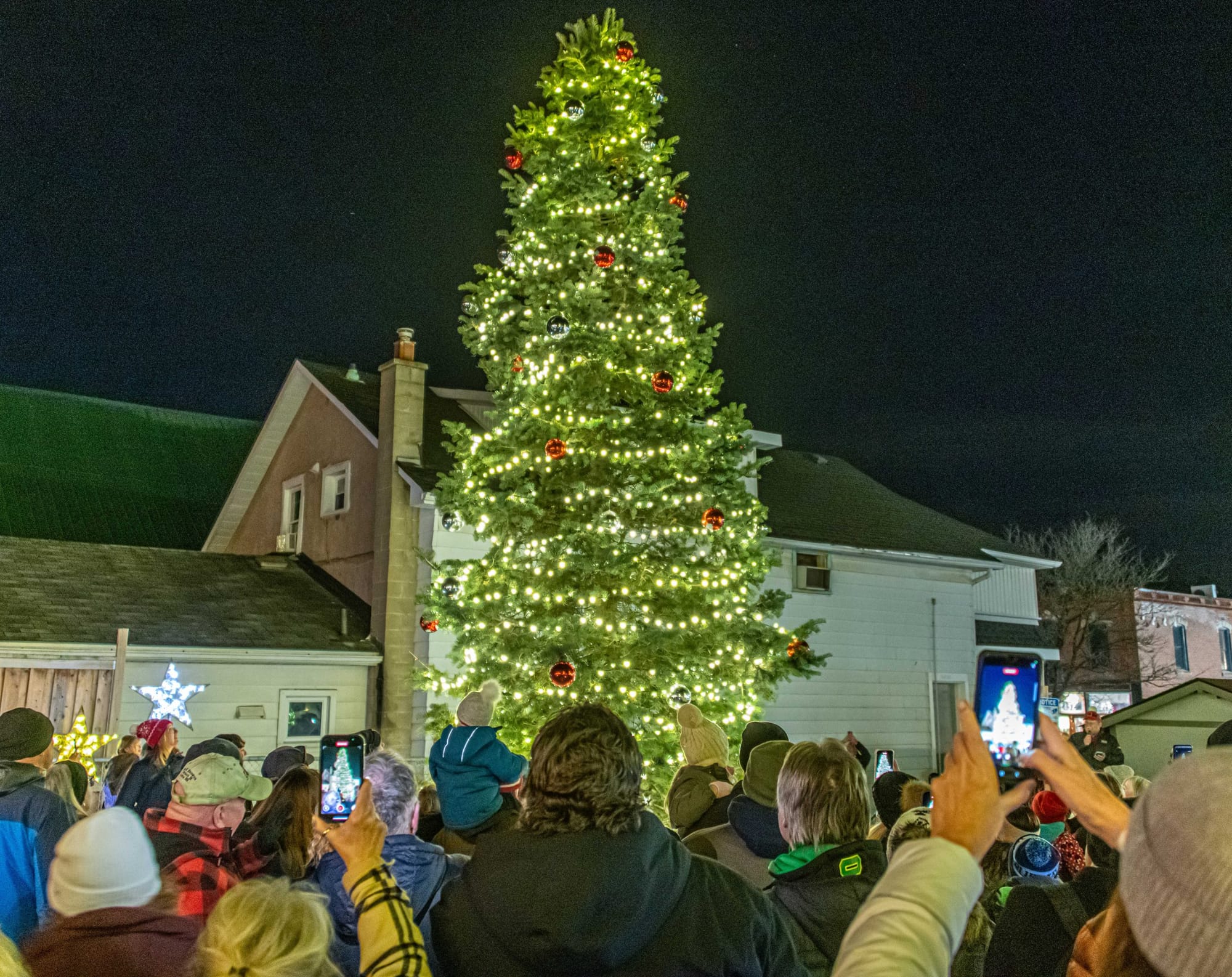 Window Wonderland event kicks off festive season in Erin