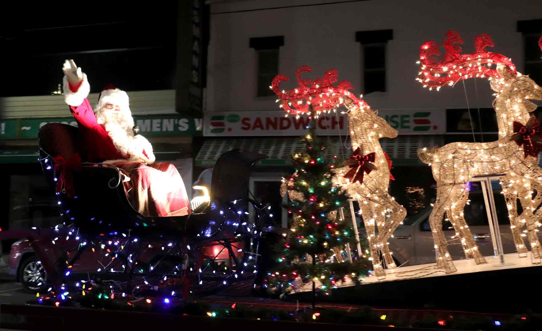Arthur’s Santa Claus Parade lit up the night on Nov. 29