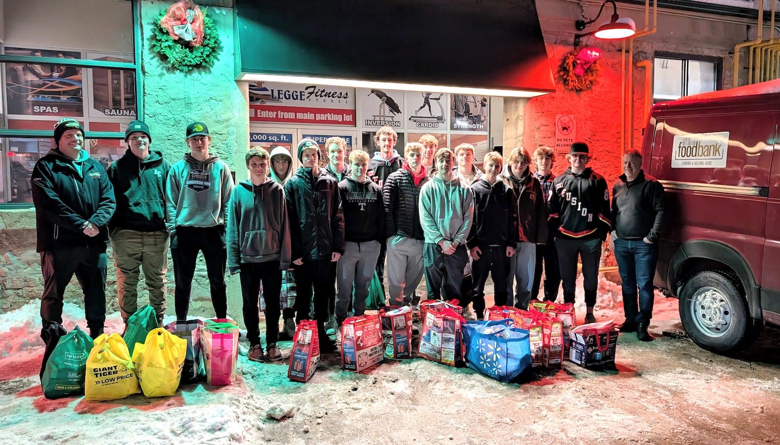 Centre Wellington Minor Hockey U18 BB hockey team donates to Centre Wellington Foodbank