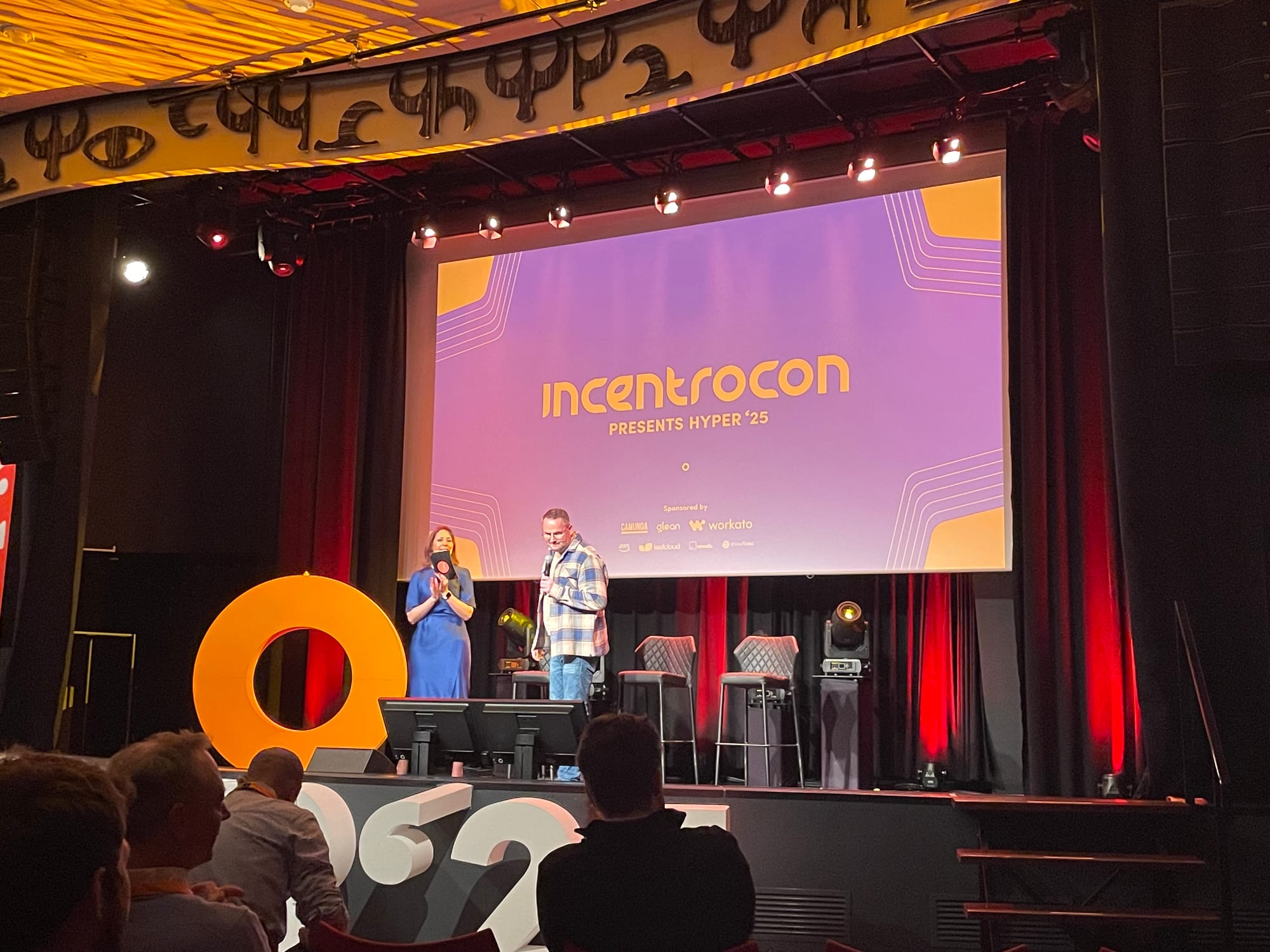 Field CTO Floris Weegink and conference host Vivianne Bendermacher