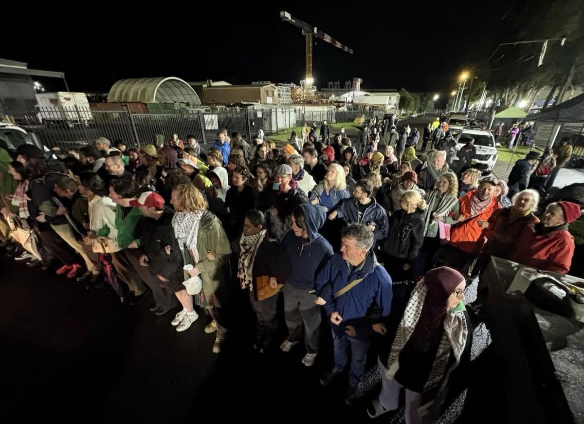 Hundreds shut down Wollongong factory for Palestine