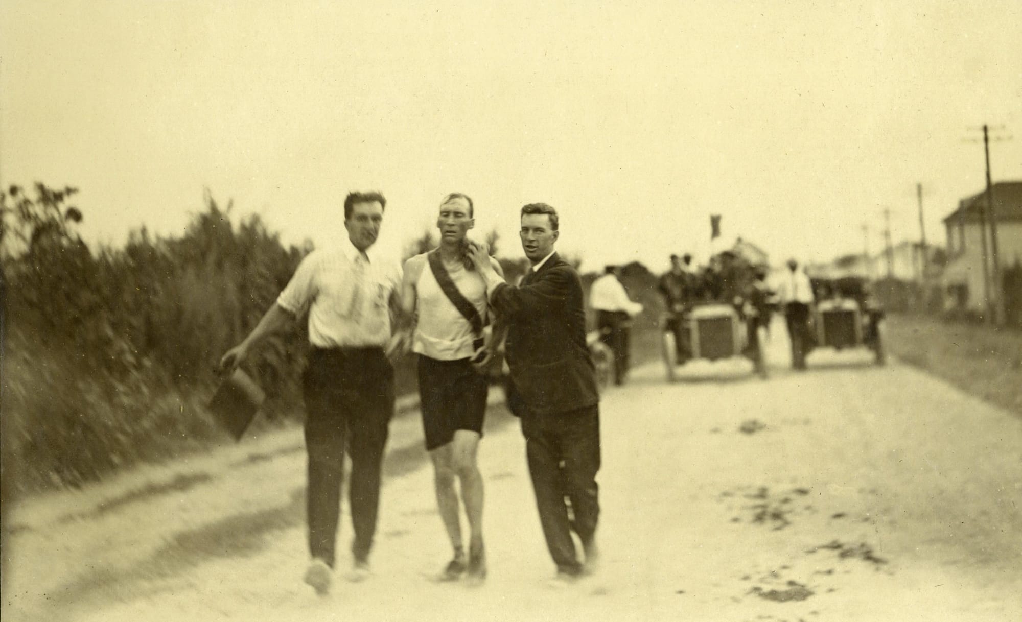 By Unknown author - https://www.runnersworld.com/runners-stories/a37039437/1904-olympic-marathon/, Public Domain, https://commons.wikimedia.org/w/index.php?curid=935993