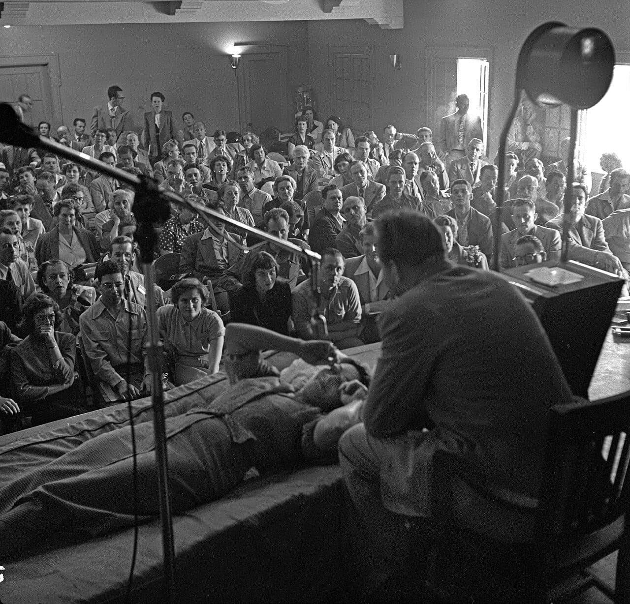 Failed Field Analysts: L. Ron Hubbard and the Sealed Room
