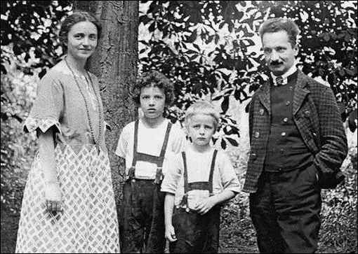 00arendt3.webp