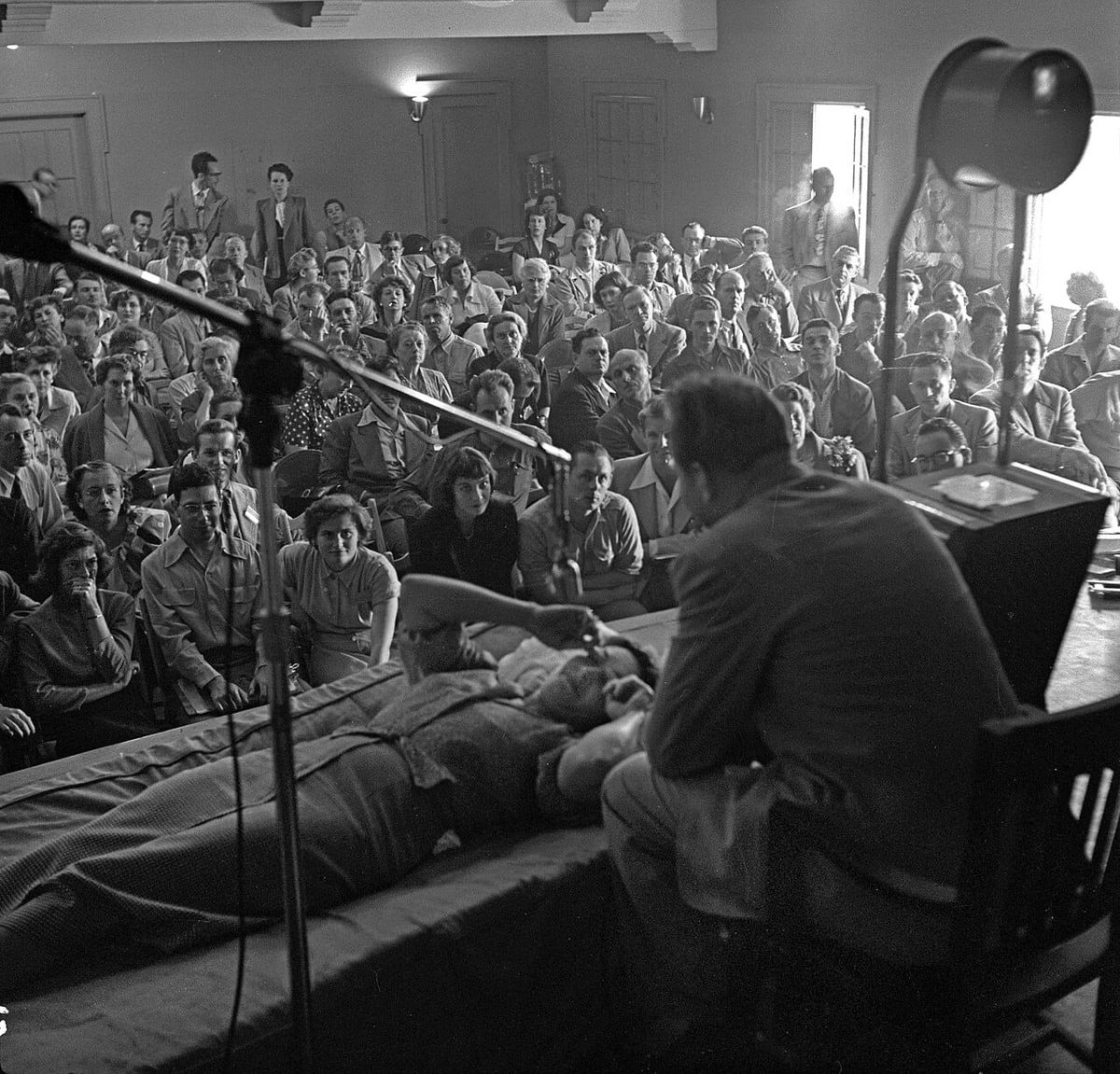 Failed Field Analysts: L. Ron Hubbard and the Sealed Room