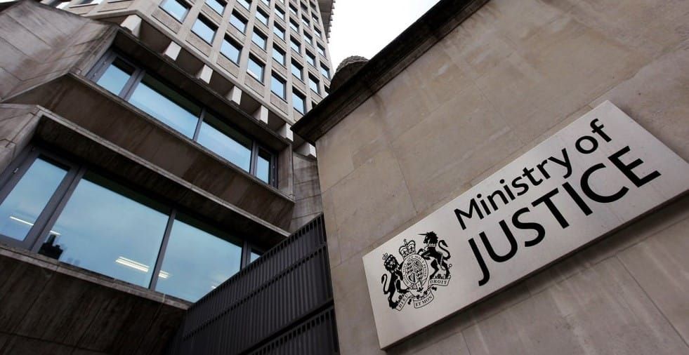Brittiska rättsväsendet blir "digital by default"