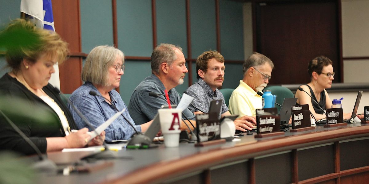 Bloomington’s municipal workers turn out for city council meeting, labor negotiations continue