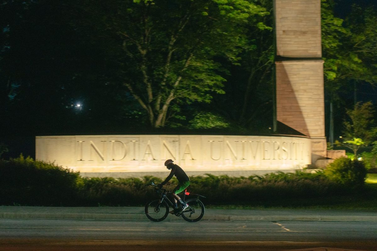 Photos: Cross-country bicycle race leader stops through Bloomington