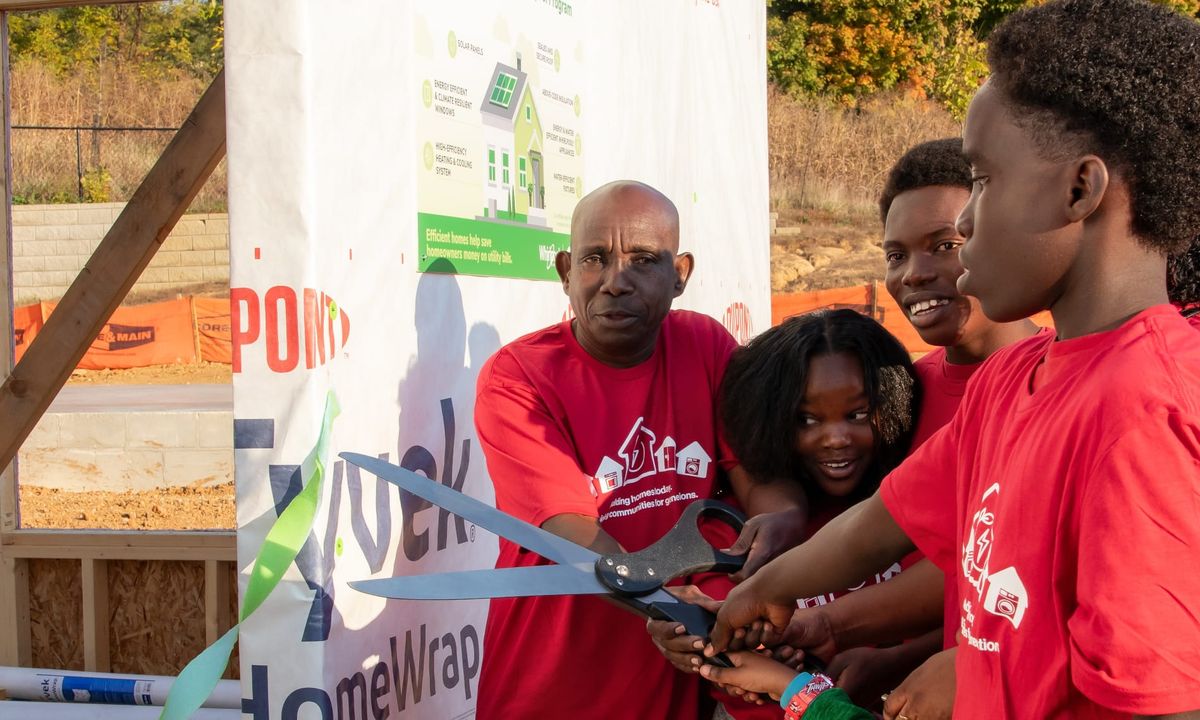 Photos: Habitat for Humanity teams with IU Kelley, Whirlpool for Bloomington Blitz Build