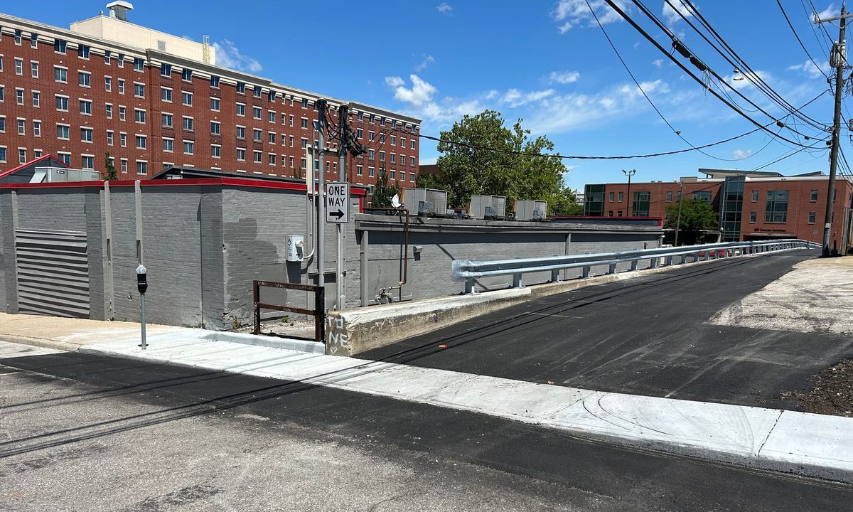 8th Street & Walnut Street (alley)