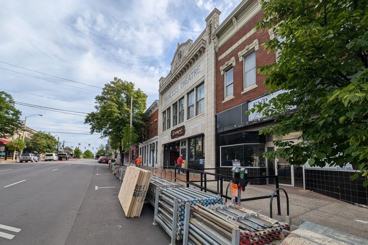 6th Street & Walnut Street