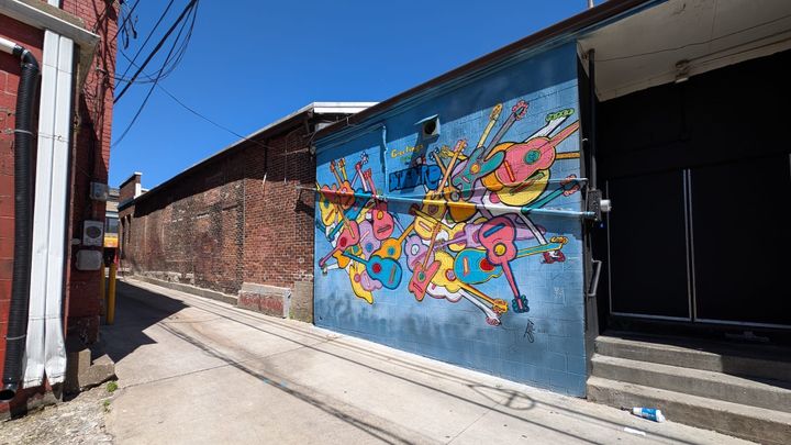 Walnut Street & 6th Street (alley)