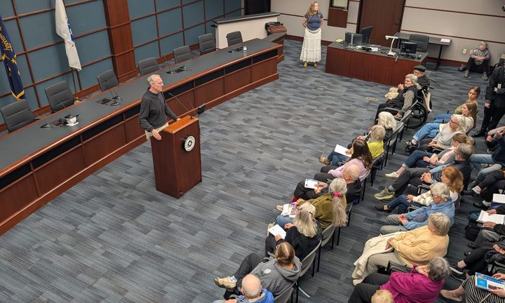Crowded Bloomington town hall comes same day as governor’s call for special legislative session on redistricting