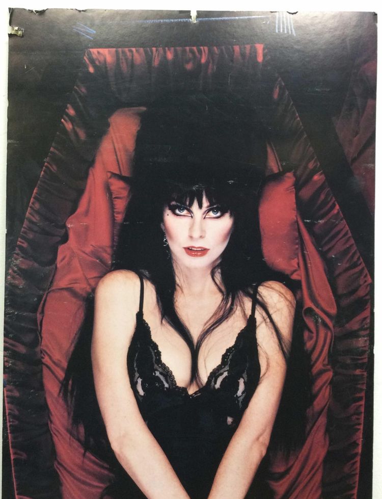 The Dark Mistress of the Cleavage Aesthetic